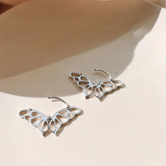 *NEW 925 Sterling Silver Butterfly Hoop Earrings - Picture 4 of 8
